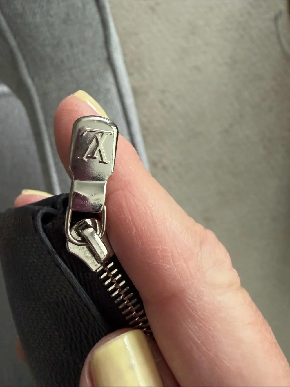Louis Vuitton Damier Graphite Key Pouch - Black & Grey tag included